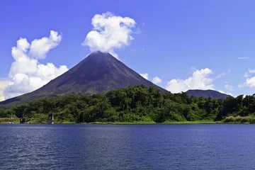 Fotobehang Arenal Volcano and Lake © lightphoto2