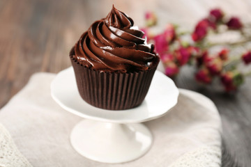 Chocolate cupcakes served on white napkin with flowers