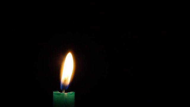 в ночи горит свеча