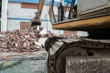 Fototapeta premium excavator demolishing concrete and brick rubble debris horizonta