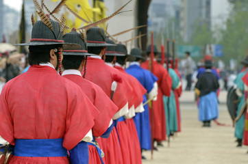Fototapeta premium Row of armed guards in ancient traditional soldier uniforms in the old royal residence, Seoul, South Korea..