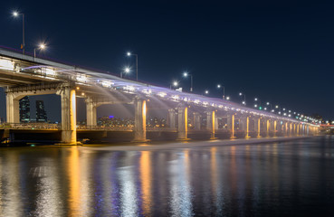 Fototapeta premium Banpo Bridge Rainbow Fountain in Seoul,South Korea