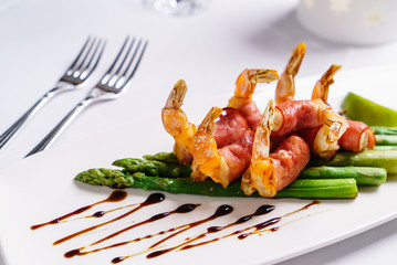 shrimps with asparagus