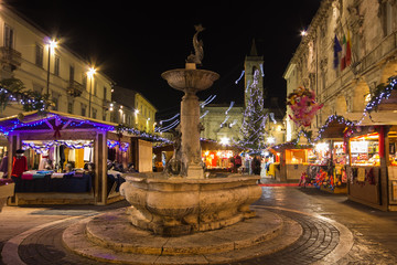Mercatini di Natale in Piazza Arringo, Ascoli Piceno.