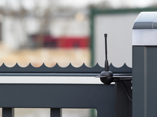 Industrietor - Funksteuerung - Antenne - Sicherheit - Schutz © Gundolf Renze