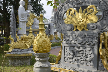 Fototapeta na wymiar Temple bouddhiste Chua Cao Linh