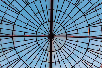 Detalle de Cupula de Cristal - Detalle de cupula de cristal de cierre en Plaza de Toros vista desde el interior 