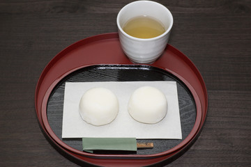 饅頭とお茶