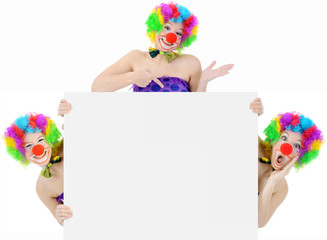 Clown in Kostüm zu Karneval, Fasching oder Fastnacht auf Plakat mit Textfreiraum und Copy Space
