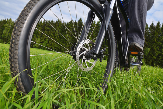 mountain bike wheel with disc brake