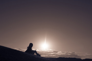 女の子のシルエット