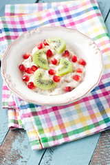 oatmeal with milk and fresh fruits