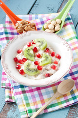 oatmeal with milk and fresh fruits