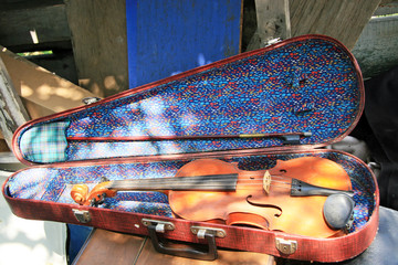 Fiddle / Antique violin market Tbilisi