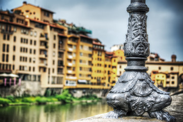 Fototapeta na wymiar metal lamppost in Ponte Vecchio