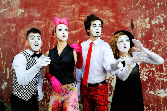mimes depict different emotions