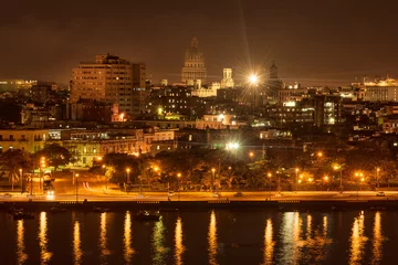 Foto op Plexiglas Night scene in Old Havana © kmiragaya