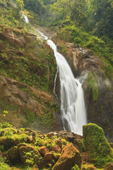 Obraz premium Misty Costa Rican Waterfall
