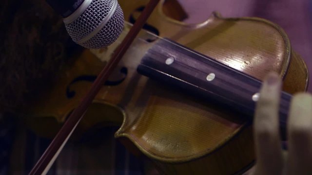 A fiddler preforming. Slow Motion
