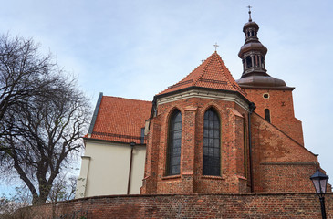 Fototapeta na wymiar Gothic parish church behind the wall in Gniezno.