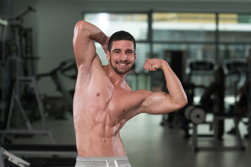 Naklejka na ściany i meble Bodybuilder Posing In The Gym
