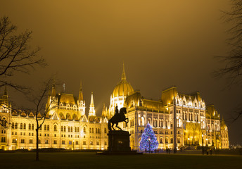 Fototapeta na wymiar Christmas Tree In Front Off Parliament Building, At Kossuth Squa