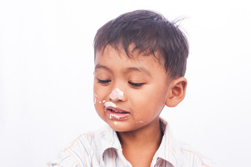 little boy eating cake