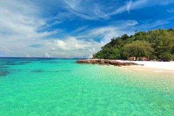 Fototapeta na wymiar Paradise beach and island at phuket ,Thailand