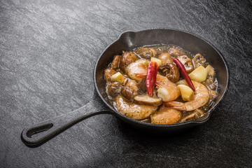 えびのアヒージョ (ajillo)Shrimp with garlic and olive oil