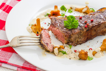 Grilled rump steak with chanterelle mushrooms