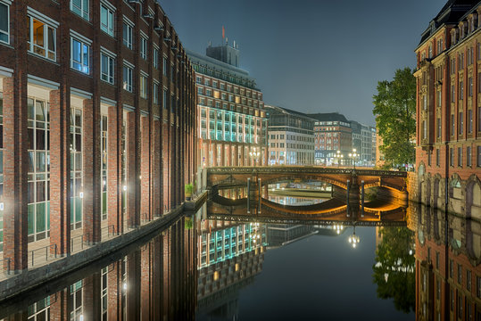 Hamburg Alsterfleet beleuchtet