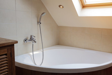 baignoire de coin salle de bain