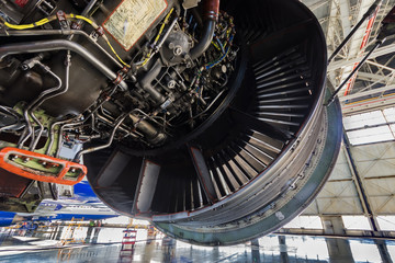 Jet engine maintenance