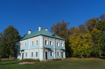 Fototapeta na wymiar Griboyedov Manor Hmelita outbuilding.