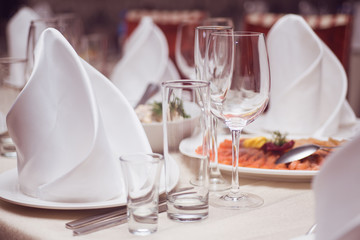 Tableware, white silk napkins and wine glasses