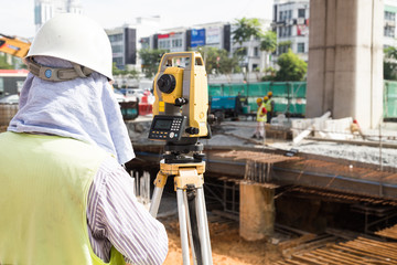 Fototapeta premium Engineer reviewing the dumpy automatic level instrument readings