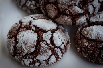 Close up brownie crinkle cookies