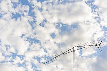 Obraz premium Broken televisions antennas with White cloudy sky background - copy space & your text design 