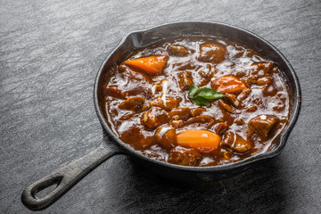 ビーフシチューとスキレット　lot of meat beef stew iron pans