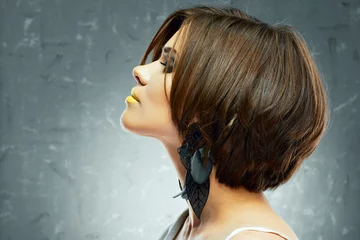 Photo sur Plexiglas Salon de coiffure profile face portrait of sexy woman with medium length hair . b