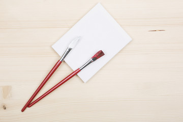 筆と額の俯瞰撮影