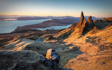 Photo sur Plexiglas Île First light at sunrise over Old Man of Storr, Isle of Skye, Scotland, UK, on a cold morning