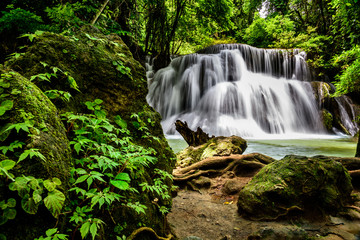Obraz premium Huai Mae Kamin Waterfall