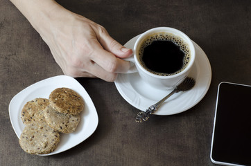 woman's hand holding a cup of coffee