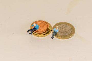 Auf dem Geld sitzen?