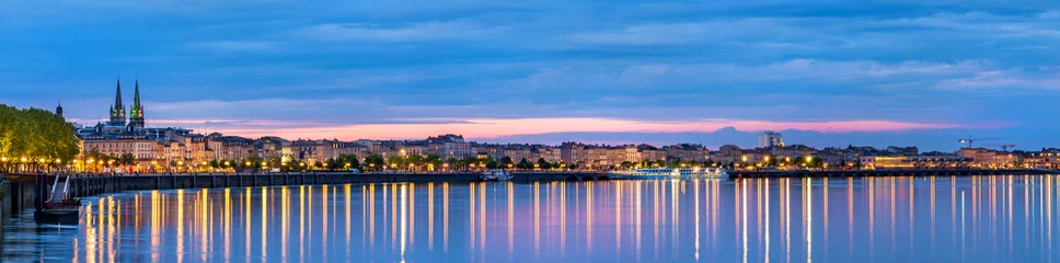 Foto op Plexiglas Panorama van Bordeaux in de avond - Frankrijk © Leonid Andronov