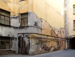 Painted city. Graffiti in the yard, a well in  center of St. Petersburg