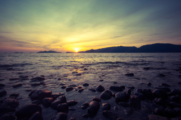 Fototapeta na wymiar Sunrise in the morning, sunrise on the sea.