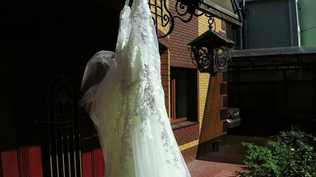 On nature wedding dress