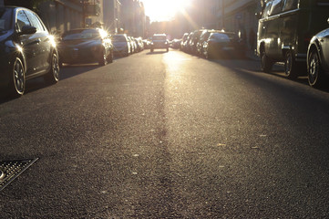 Strasse im Gegenlicht